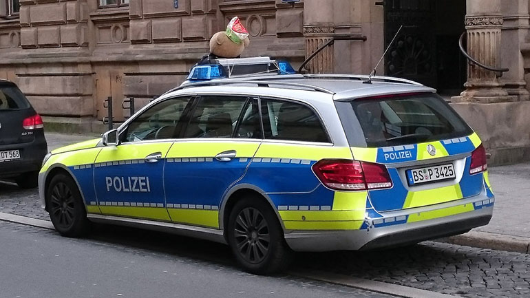 Γερμανία: Η αστυνομία πραγματοποιεί έρευνες για παράνομη εισαγωγή μεταναστών στη χώρα